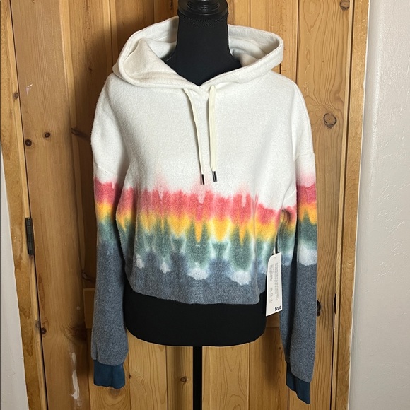 FEAT BlanketBlend Crop Hoodie - Picture 4 of 10